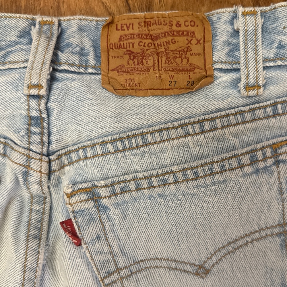 Vintage 701 Student Fit (501 XX) Light Wash Levi’s Jeans. 27 x 28 - Picture 6 of 14